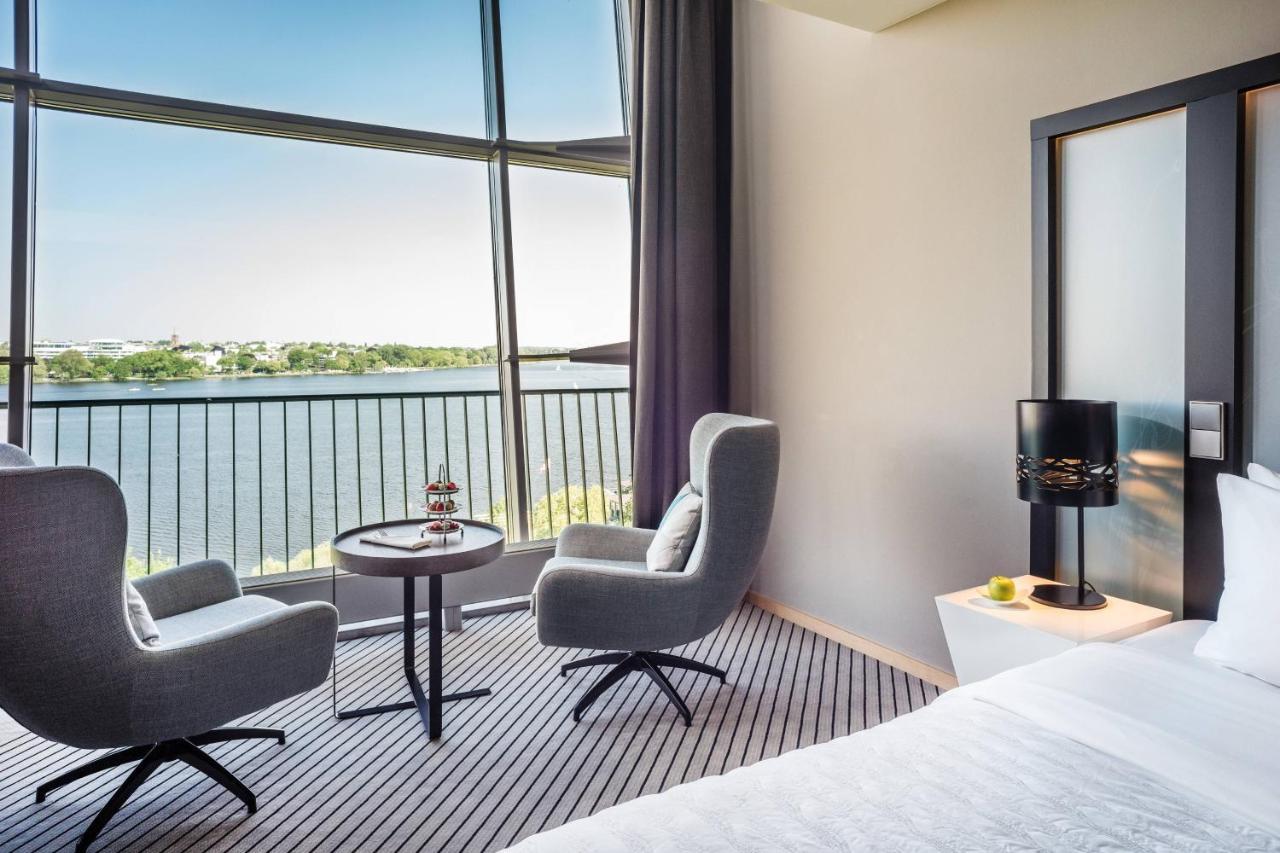 Le Méridien Hamburgo Exterior foto Deluxe room with a view of the Danube