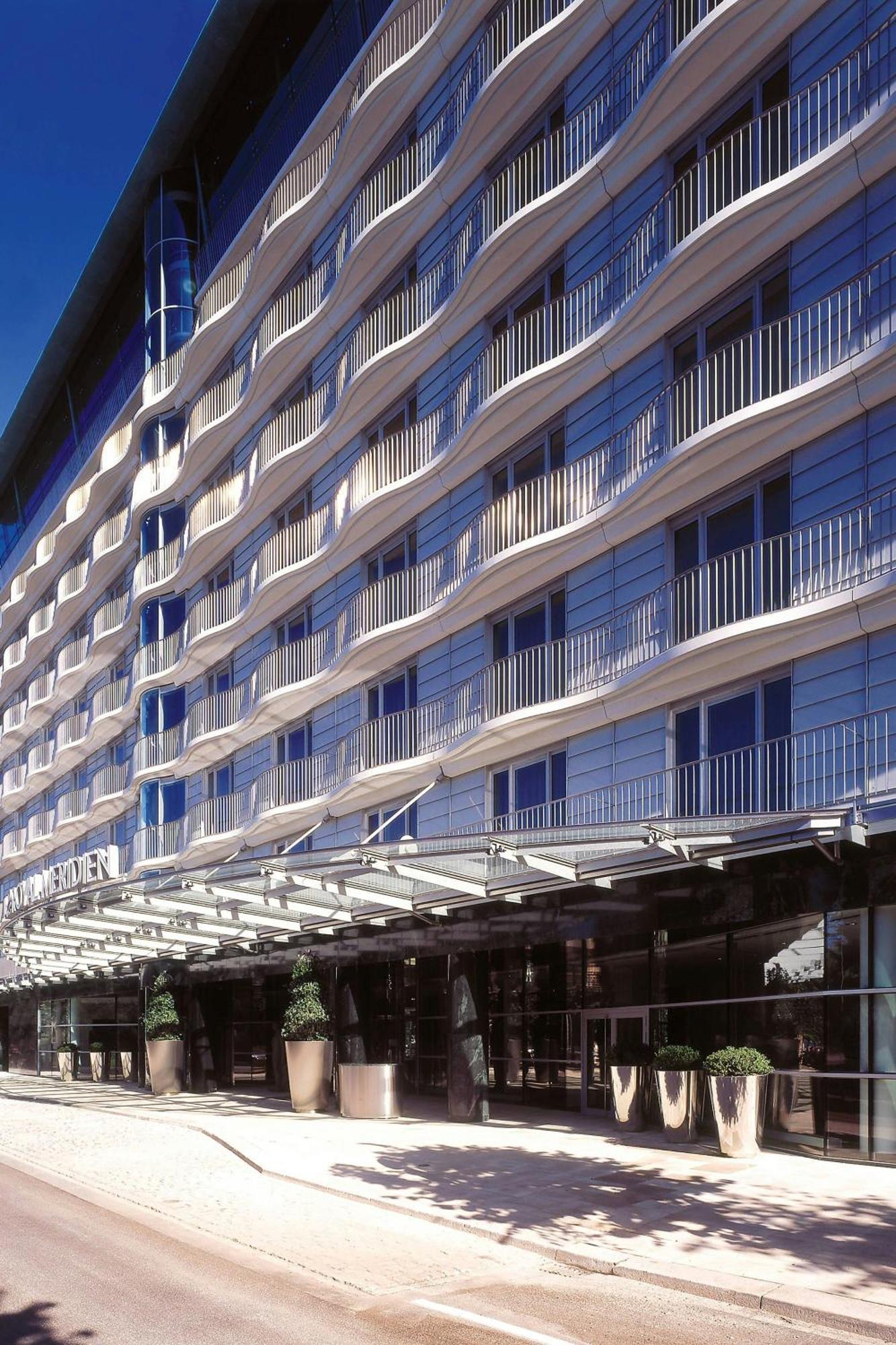 Le Méridien Hamburgo Exterior foto The new building of the University of Patras