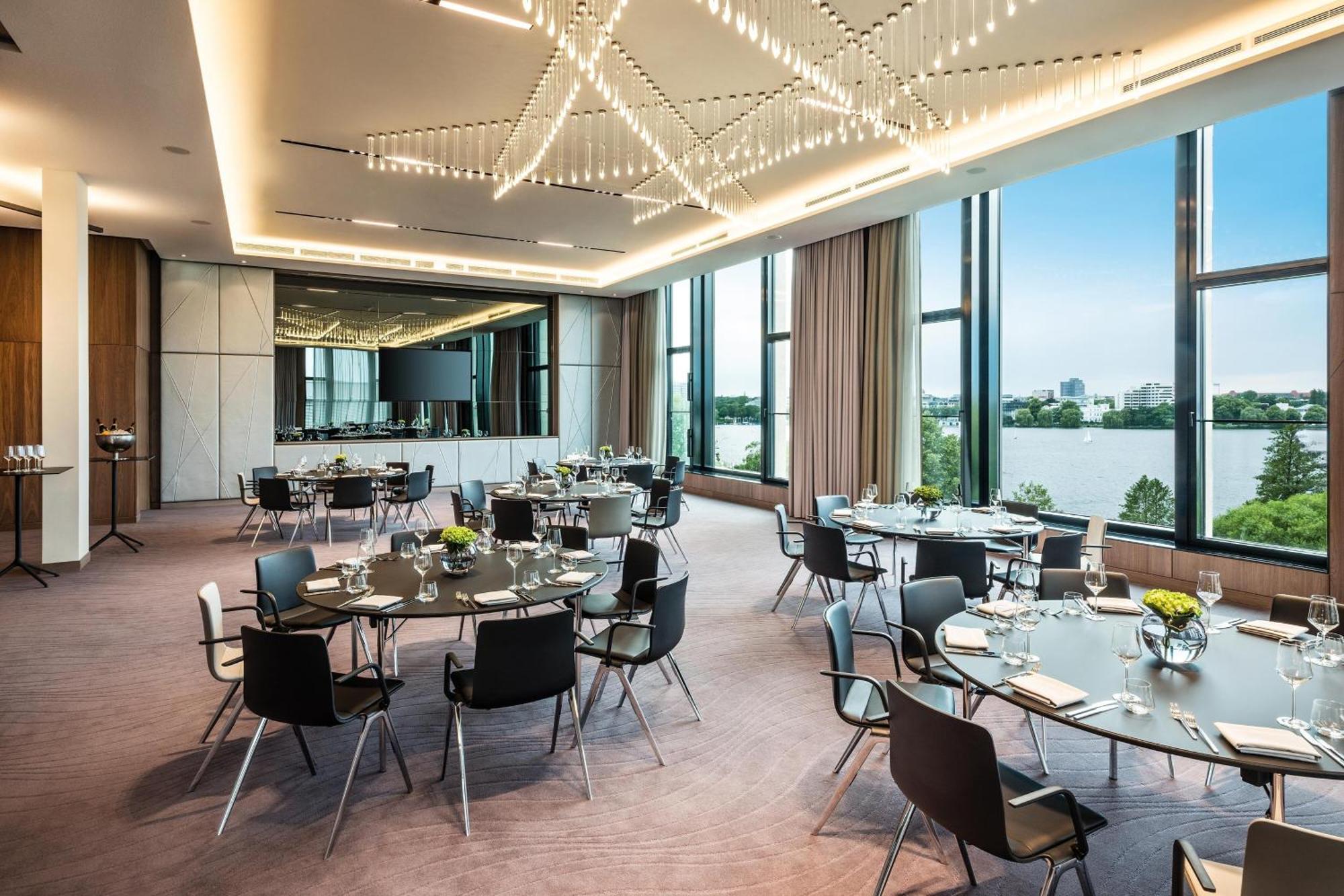 Le Méridien Hamburgo Exterior foto The Club at The Landmark
